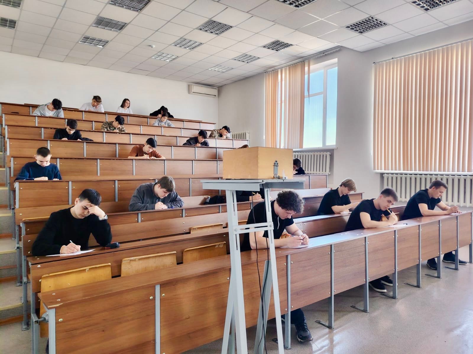 В РИУ прошёл первый тур олимпиады среди учащихся 11 классов школ г. Рудного.